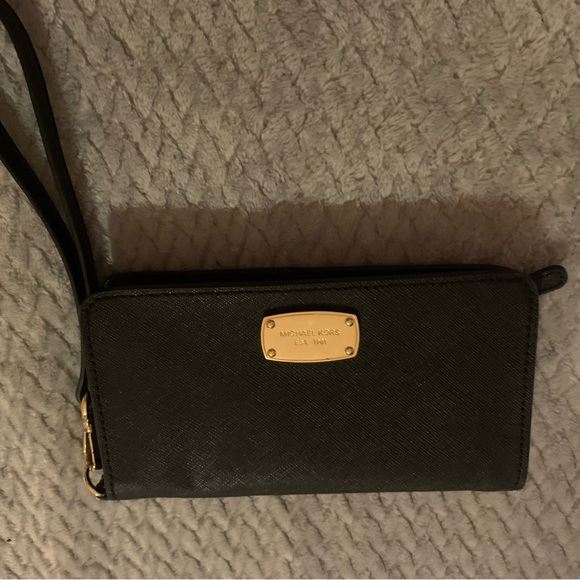 Michael Kors Wristlet black - Picture 1 of 3